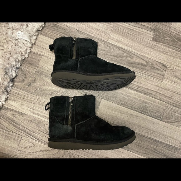 Ugg Classic Mini - Black - Size 4 - Picture 8 of 16